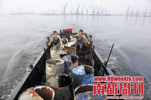 大连漏油事件赔偿未启动渔民捞油日收入十余万