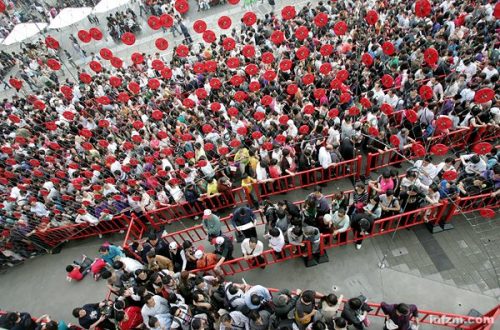 上海世博部分参观者不够文明遭媒体批评