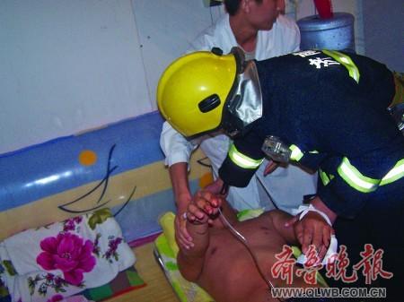 与妻吵架气难平酒后放火又割腕