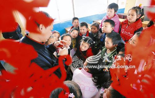 瑞昌剪纸:朴素民风剪出来(图)