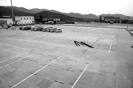 二手车游击队叫板正规军 占道卖车屡斩难断,新