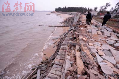 泉港峰尾千米海堤因挖沙垮掉300米