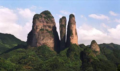 “中国丹霞”被正式列入世界遗产名录