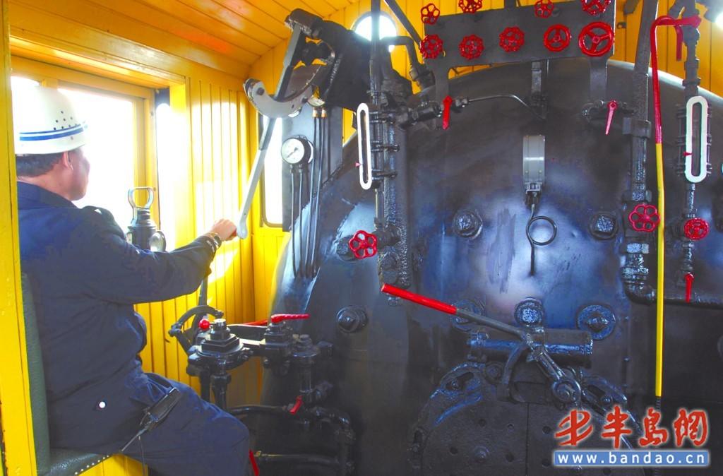 中国首台蒸汽机车"荣归故里"曾跑遍全国各地