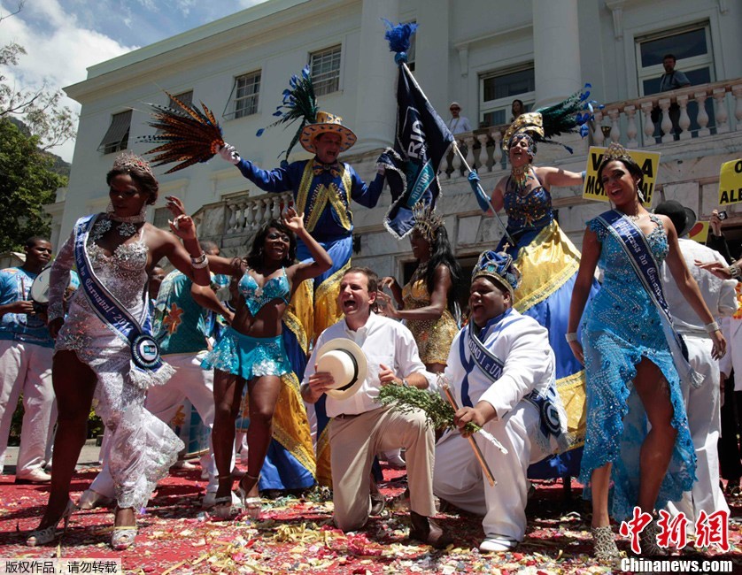 巴西里约热内卢狂欢节开幕 市长交出金钥匙