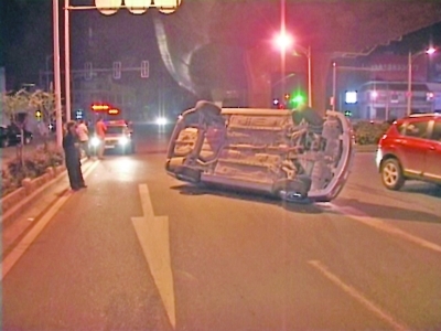 ��ͷײ·������෭ԭ�������ִ���̫��