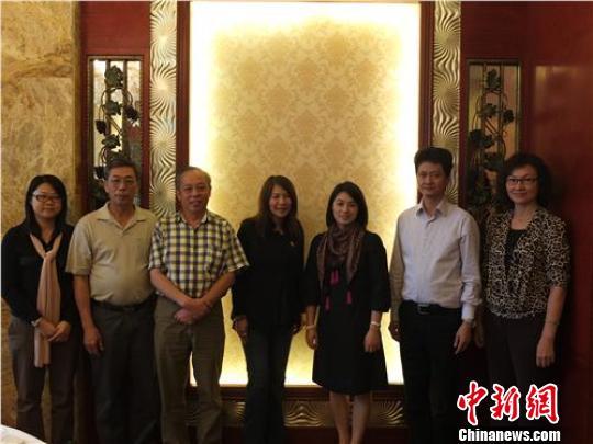 秘鲁华裔国会议员访问广东中山与亲人诉乡情
