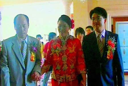 龙湖地产主席吴亚军女士已与先生蔡奎