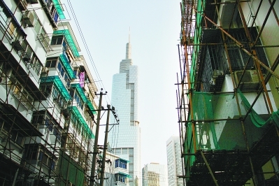 �Ͼ��ж�Ǩ��Υ�������Ƶ�һս���չ�(ͼ)