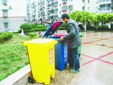 建邺启动垃圾分类三进活动