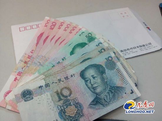 南京市民卡公司捐钱赠物 情暖西部爱心持续升