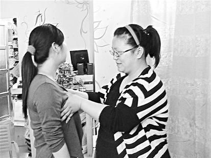 【摸胸一手准】<em>文胸店</em>老板娘摸胸一手准走红