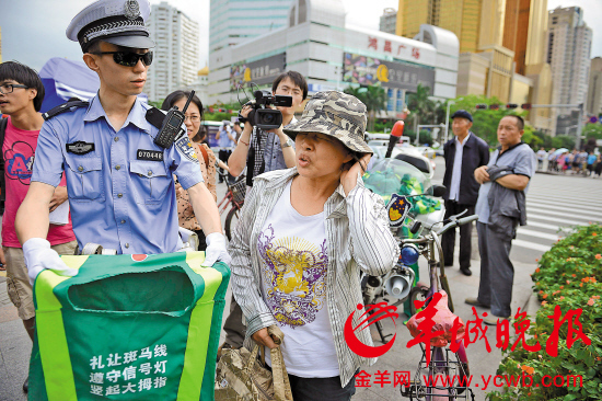 ���ڽ�2000�����������·����Ʊ���