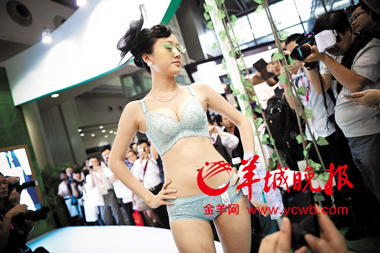 <em>文胸</em>比房子<em>暴利</em>? 内衣厂:能活下去就不错了_新