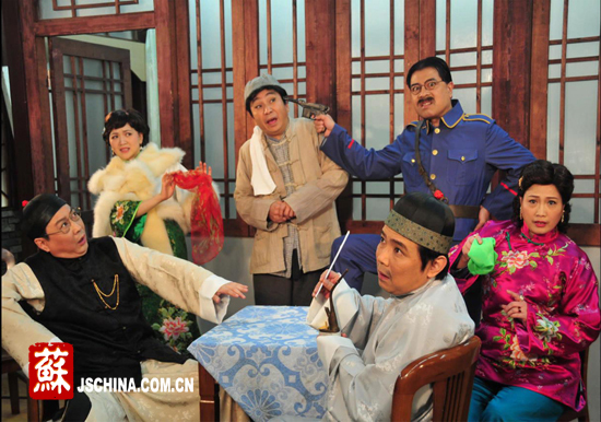 舞台剧中的“泰囧” 爆笑话剧《海底捞月》6月南京首秀_新浪新闻