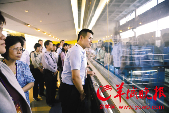 香港有多少公务员人员 3923268474.jpg