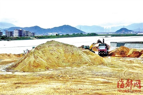 乌龙江非法采砂 顶风作案