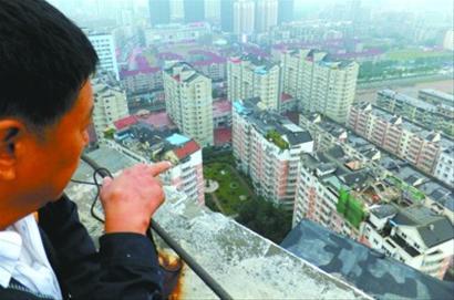 搅拌机上10楼房顶做防水一下雨漏到1楼