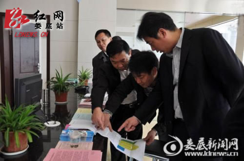 娄底:吴建平到小科社区报到深入基层当好"六者"