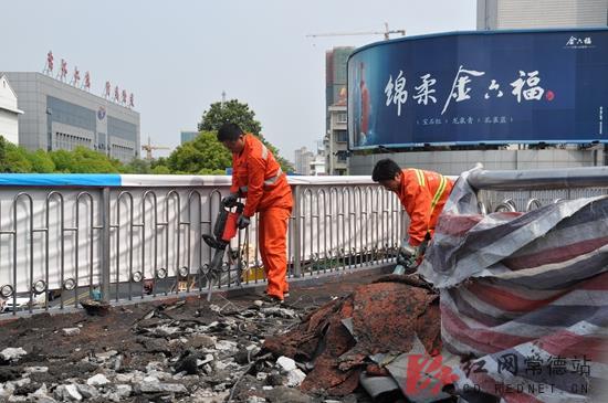 常德七里桥全封闭施工人行便桥已完成搭建