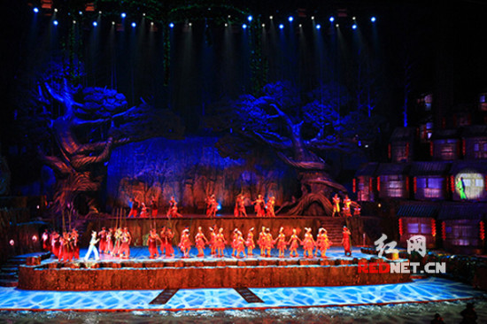 情景剧《烟雨凤凰》凤凰古城上演 再现沈从文