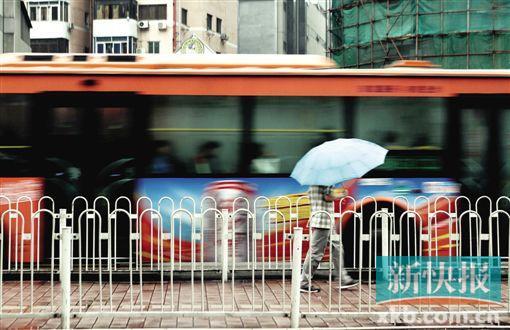 广州连续三天暴雨袭城 今起到11日将迎今年最