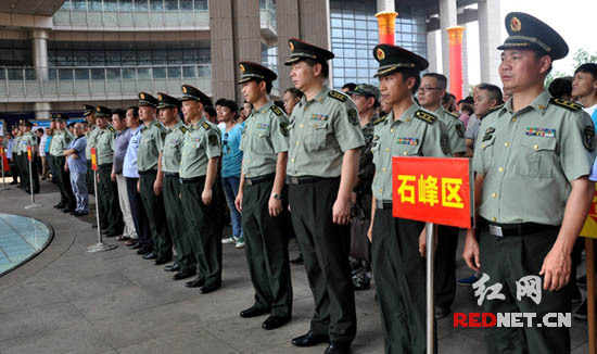 人口与征兵_征兵体检(2)