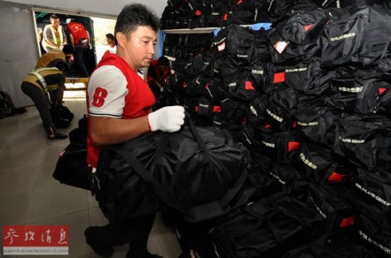 境外媒体:中国红十字会盛夏送棉被引争议