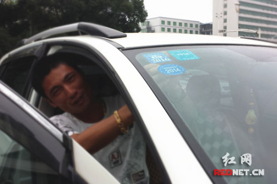 5分钟免检标志到手 长沙42万车主可免费享受免检