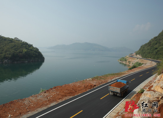 国庆假期游客可自驾骑行近距离感受东江湖美景