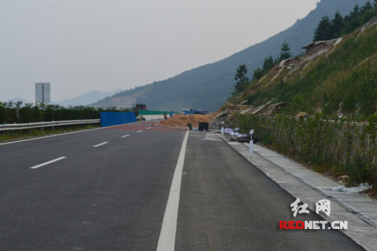 湖南平汝高速郴州段441公里-442公里护坡塌方施工
