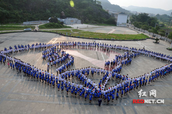 江永女书传人何静华获央视《社区英雄》栏目20万公益奖金