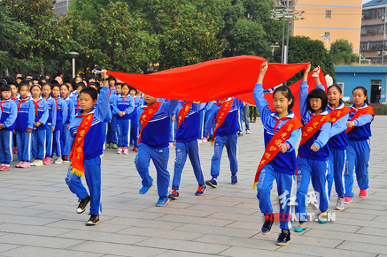 庆祝少年先锋队建队65周年红领巾相约中国梦