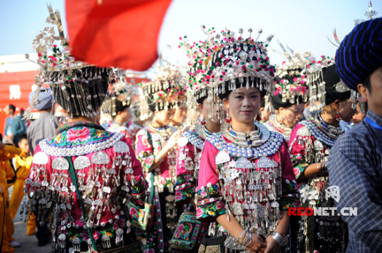 湖南省第八届少数民族传统体育运动会在岳阳开幕