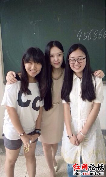 中南大学"辣妈女神"老师走红 旁听生站满教室