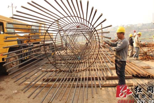 儒林大桥工程进入最关键的桩基础施工阶段