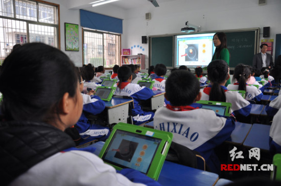 南县中小学率先实现三通两平台 教学资源可实