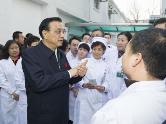 李克强到北京佑安医院刊望艾滋患者、防艾志愿