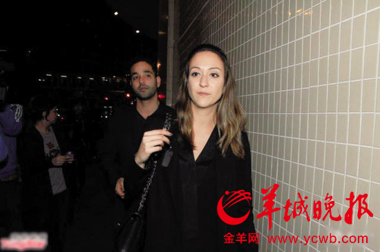 赌王长女何超英香港设灵_新浪新闻