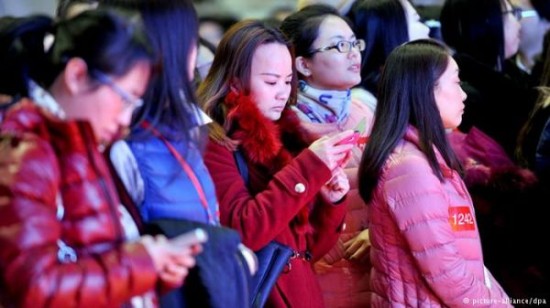 你觉得父母更爱孩子还是孩子更爱父母？