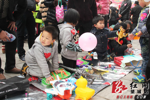 长沙市望城区喻家坡街道举办爱心赶集