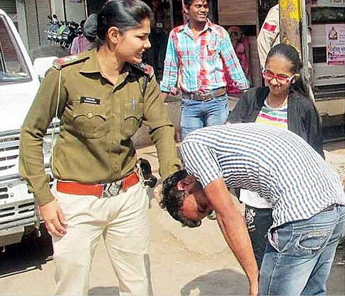 印度少女爱不对人 遭父兄乱石打烂再勒死