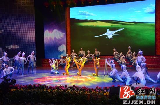张家界市春节联欢晚会精彩纷呈奏响春节乐曲_