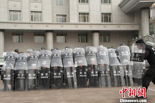 新疆兵团公安民警冬季大练兵提升警务实战技能(图)