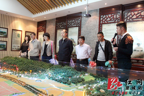 新疆吐鲁番地区政协来望城调研新农村建设与城镇化