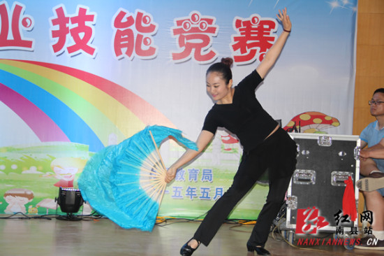 南县举办首届幼儿园教师专业技能大赛