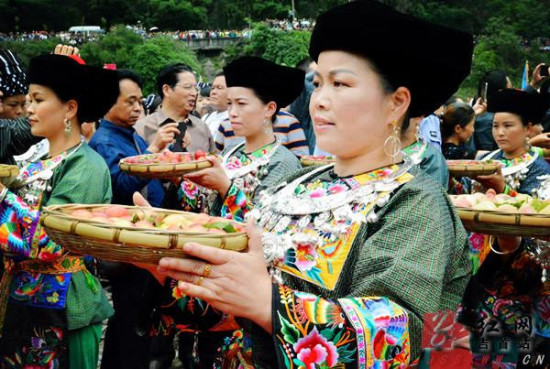吉首苗家四月八上演民族大联欢