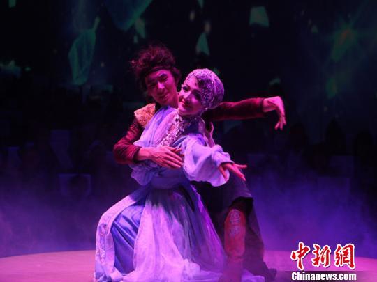 陆川导演新疆风情《丝路秀》乌鲁木齐首演(图