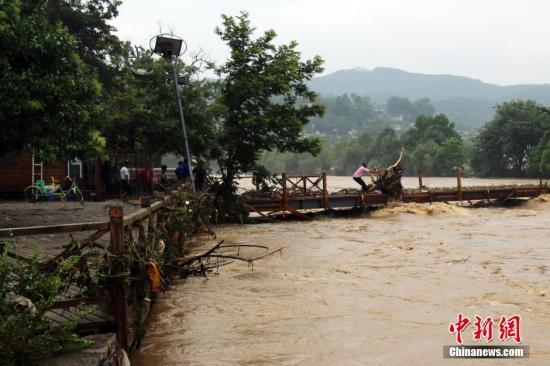 外媒:中国南方暴雨洪水成灾 超800万民众受灾