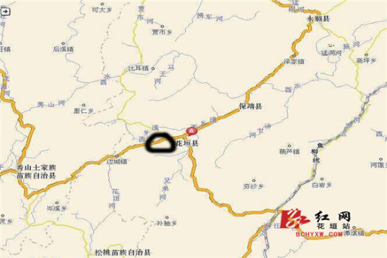 图中黑圈处,危桥位置   红网花垣站6月26日讯(分站记者 龙群峰)花垣县